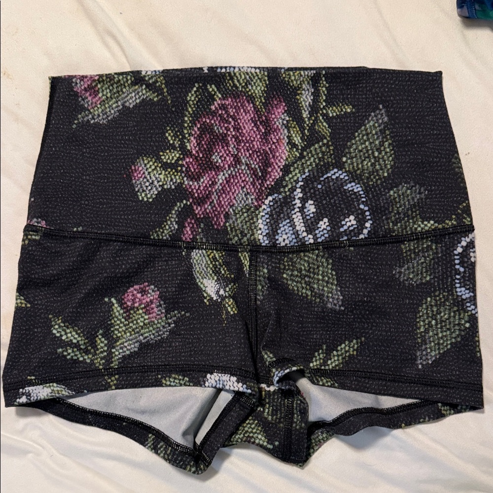 Lululemon luon short shorts